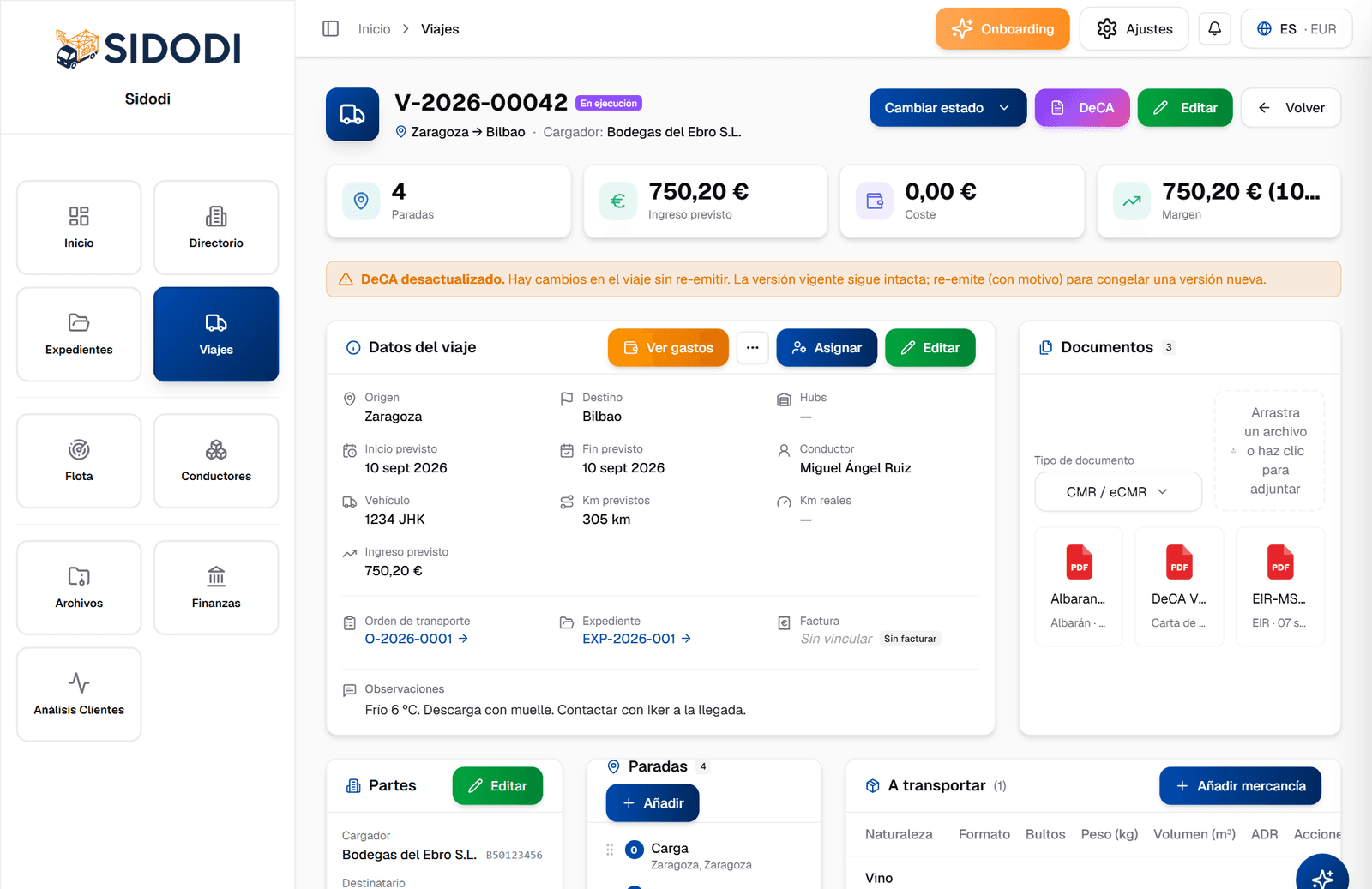 Ficha del viaje V-2026-00042 en SIDODI con paradas, ingreso previsto, datos del viaje, partes, mercancía y documentos adjuntos (albarán, DeCA y EIR).
